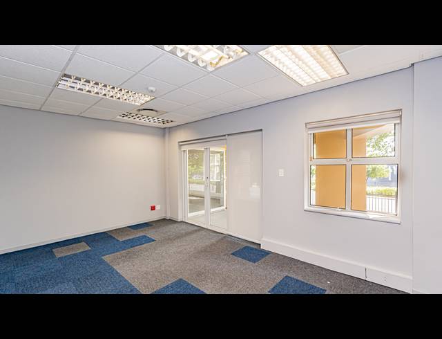 881M² OFFICE TO LET IN FERNDALE